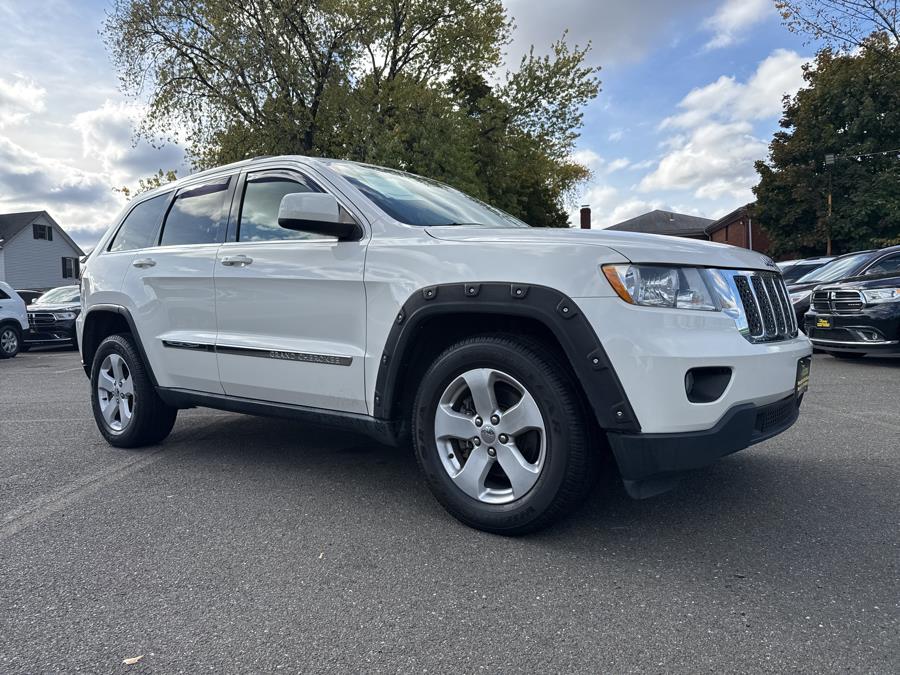 2011 Jeep Grand Cherokee Laredo photo 2