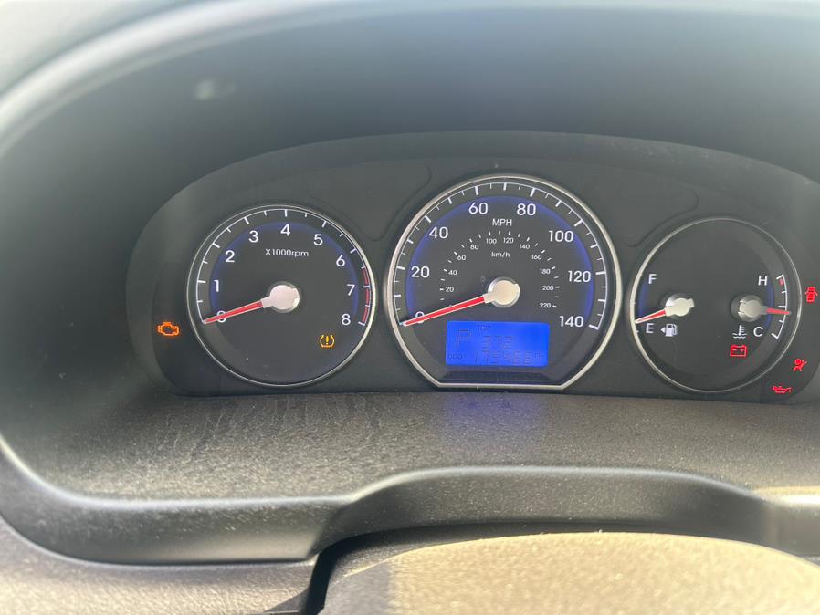 2012 Hyundai Santa Fe FWD 4dr I4 GLS, available for sale in Wallingford, Connecticut | Wallingford Auto Center LLC. Wallingford, Connecticut 2012 Hyundai Santa Fe FWD 4dr I4 GLS, available for sale in Wallingford, Connecticut | Wallingford Auto Center LLC. Wallingford, Connecticut