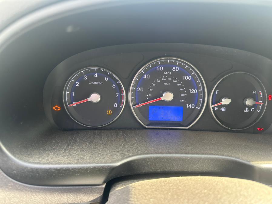 2012 Hyundai Santa Fe FWD 4dr I4 GLS, available for sale in Wallingford, Connecticut | Wallingford Auto Center LLC. Wallingford, Connecticut 2012 Hyundai Santa Fe FWD 4dr I4 GLS, available for sale in Wallingford, Connecticut | Wallingford Auto Center LLC. Wallingford, Connecticut