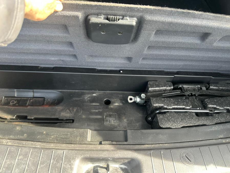 2012 Hyundai Santa Fe FWD 4dr I4 GLS, available for sale in Wallingford, Connecticut | Wallingford Auto Center LLC. Wallingford, Connecticut 2012 Hyundai Santa Fe FWD 4dr I4 GLS, available for sale in Wallingford, Connecticut | Wallingford Auto Center LLC. Wallingford, Connecticut