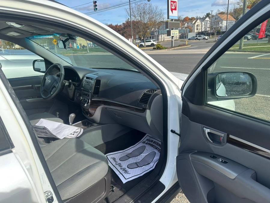 2012 Hyundai Santa Fe FWD 4dr I4 GLS, available for sale in Wallingford, Connecticut | Wallingford Auto Center LLC. Wallingford, Connecticut 2012 Hyundai Santa Fe FWD 4dr I4 GLS, available for sale in Wallingford, Connecticut | Wallingford Auto Center LLC. Wallingford, Connecticut