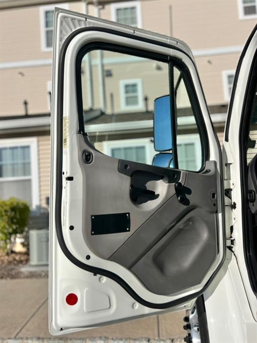 2018 Freightliner M2 106 26FT SUPREME BOX/MAXON LIFTGATE NON CDL, available for sale in Paterson, New Jersey | Speedway Commercial Motors LLC. Paterson, New Jersey 2018 Freightliner M2 106 26FT SUPREME BOX/MAXON LIFTGATE NON CDL, available for sale in Paterson, New Jersey | Speedway Commercial Motors LLC. Paterson, New Jersey