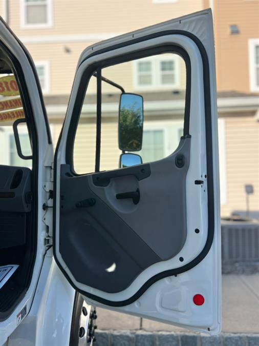 2018 Freightliner M2 106 26FT SUPREME BOX/MAXON LIFTGATE NON CDL, available for sale in Paterson, New Jersey | Speedway Commercial Motors LLC. Paterson, New Jersey 2018 Freightliner M2 106 26FT SUPREME BOX/MAXON LIFTGATE NON CDL, available for sale in Paterson, New Jersey | Speedway Commercial Motors LLC. Paterson, New Jersey