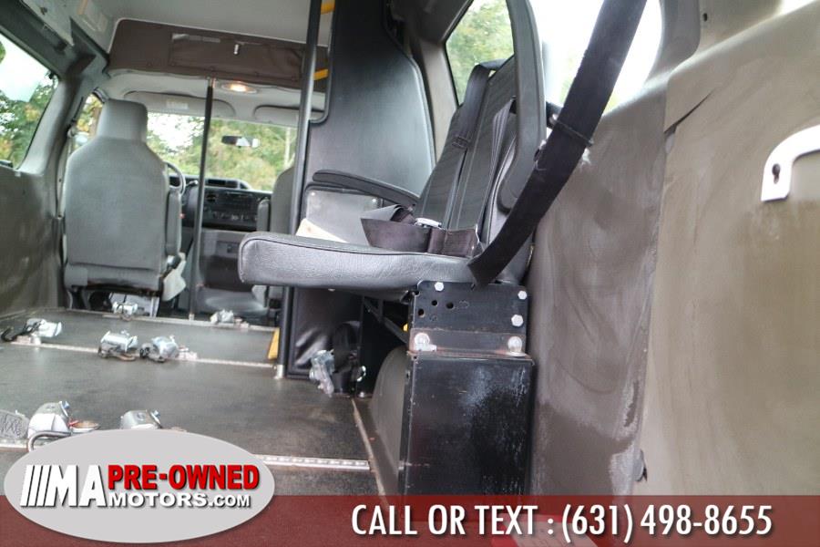 2011 Ford E-350 photo 2