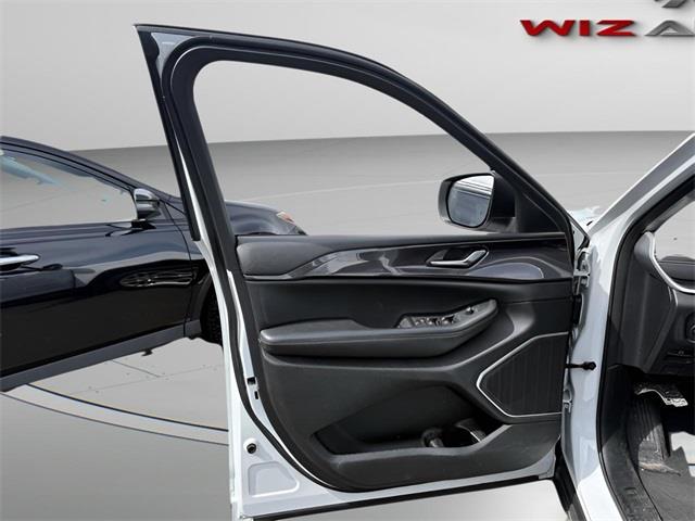 2021 Jeep Grand Cherokee l Laredo, available for sale in Stratford, Connecticut | Wiz Leasing Inc. Stratford, Connecticut 2021 Jeep Grand Cherokee l Laredo, available for sale in Stratford, Connecticut | Wiz Leasing Inc. Stratford, Connecticut