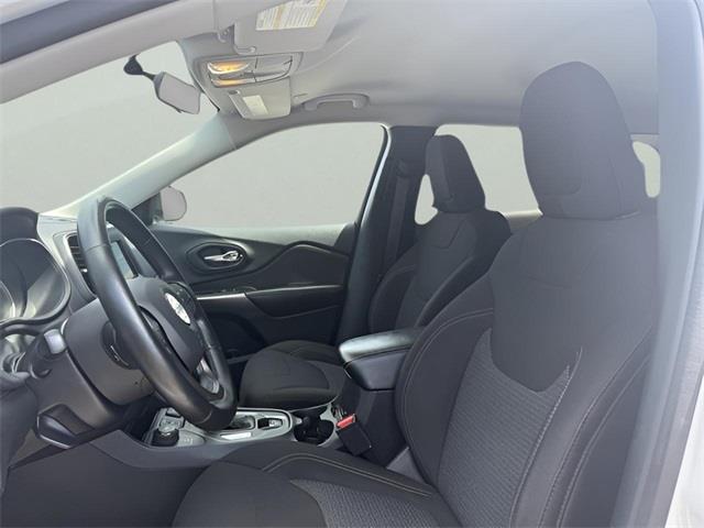 2020 Jeep Cherokee Latitude, available for sale in Stratford, Connecticut | Wiz Leasing Inc. Stratford, Connecticut 2020 Jeep Cherokee Latitude, available for sale in Stratford, Connecticut | Wiz Leasing Inc. Stratford, Connecticut