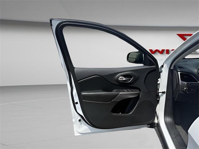 2020 Jeep Cherokee Latitude, available for sale in Stratford, Connecticut | Wiz Leasing Inc. Stratford, Connecticut 2020 Jeep Cherokee Latitude, available for sale in Stratford, Connecticut | Wiz Leasing Inc. Stratford, Connecticut