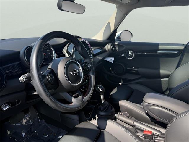 2019 Mini Cooper s Signature, available for sale in Stratford, Connecticut | Wiz Leasing Inc. Stratford, Connecticut 2019 Mini Cooper s Signature, available for sale in Stratford, Connecticut | Wiz Leasing Inc. Stratford, Connecticut