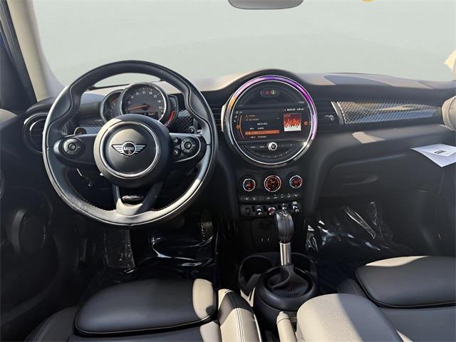 2019 Mini Cooper s Signature, available for sale in Stratford, Connecticut | Wiz Leasing Inc. Stratford, Connecticut 2019 Mini Cooper s Signature, available for sale in Stratford, Connecticut | Wiz Leasing Inc. Stratford, Connecticut