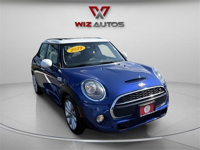2019 Mini Cooper s Signature, available for sale in Stratford, Connecticut | Wiz Leasing Inc. Stratford, Connecticut 2019 Mini Cooper s Signature, available for sale in Stratford, Connecticut | Wiz Leasing Inc. Stratford, Connecticut