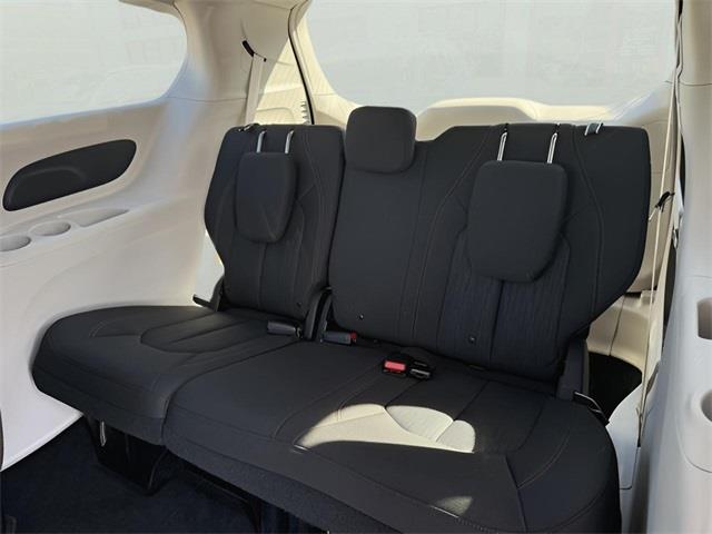 2018 Chrysler Pacifica LX, available for sale in Stratford, Connecticut | Wiz Leasing Inc. Stratford, Connecticut 2018 Chrysler Pacifica LX, available for sale in Stratford, Connecticut | Wiz Leasing Inc. Stratford, Connecticut