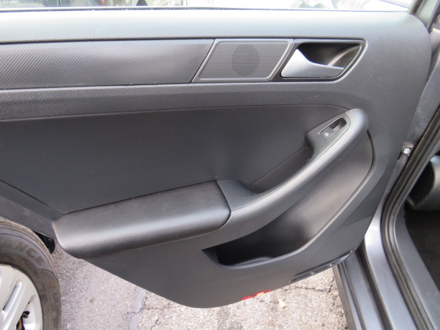 2015 Volkswagen Jetta Sedan 4dr Auto 2.0L S, available for sale in Middle Village, New York | Road Masters II INC. Middle Village, New York 2015 Volkswagen Jetta Sedan 4dr Auto 2.0L S, available for sale in Middle Village, New York | Road Masters II INC. Middle Village, New York