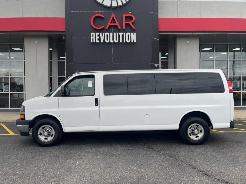 2017 Chevrolet Express 3500 LT photo 3