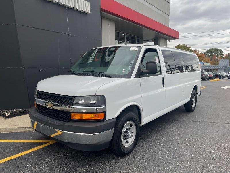 2017 Chevrolet Express 3500 LT photo 2