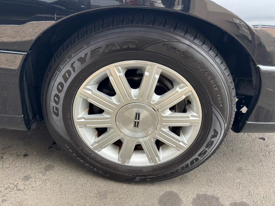 2010 Lincoln Town Car 4dr Sdn Signature Limited, available for sale in New haven, Connecticut | Wilson Maturo Motors. New haven, Connecticut 2010 Lincoln Town Car 4dr Sdn Signature Limited, available for sale in New haven, Connecticut | Wilson Maturo Motors. New haven, Connecticut