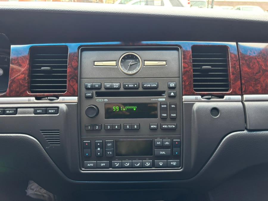 2010 Lincoln Town Car 4dr Sdn Signature Limited, available for sale in New haven, Connecticut | Wilson Maturo Motors. New haven, Connecticut 2010 Lincoln Town Car 4dr Sdn Signature Limited, available for sale in New haven, Connecticut | Wilson Maturo Motors. New haven, Connecticut