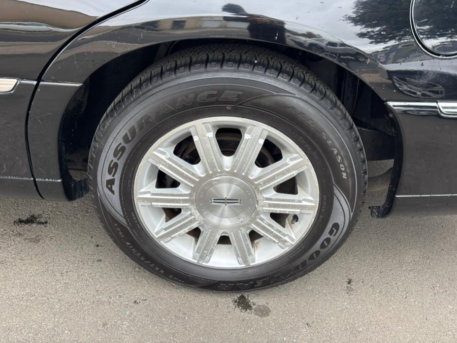 2010 Lincoln Town Car 4dr Sdn Signature Limited, available for sale in New haven, Connecticut | Wilson Maturo Motors. New haven, Connecticut 2010 Lincoln Town Car 4dr Sdn Signature Limited, available for sale in New haven, Connecticut | Wilson Maturo Motors. New haven, Connecticut