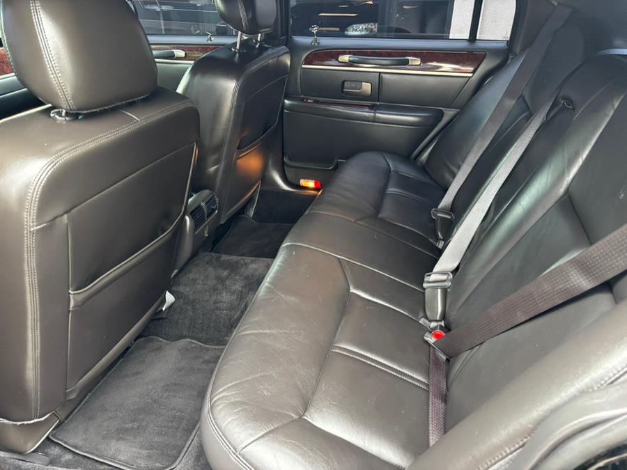2010 Lincoln Town Car 4dr Sdn Signature Limited, available for sale in New haven, Connecticut | Wilson Maturo Motors. New haven, Connecticut 2010 Lincoln Town Car 4dr Sdn Signature Limited, available for sale in New haven, Connecticut | Wilson Maturo Motors. New haven, Connecticut