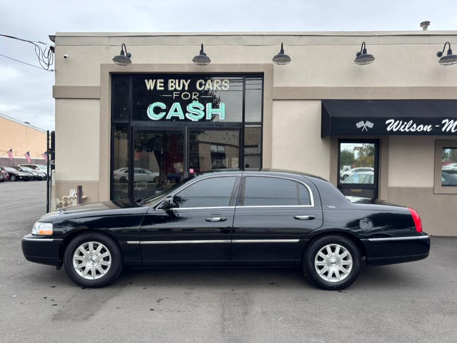 2010 Lincoln Town Car 4dr Sdn Signature Limited, available for sale in New haven, Connecticut | Wilson Maturo Motors. New haven, Connecticut 2010 Lincoln Town Car 4dr Sdn Signature Limited, available for sale in New haven, Connecticut | Wilson Maturo Motors. New haven, Connecticut