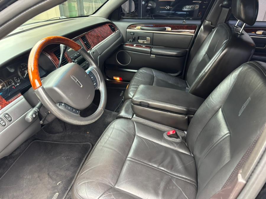 2010 Lincoln Town Car 4dr Sdn Signature Limited, available for sale in New haven, Connecticut | Wilson Maturo Motors. New haven, Connecticut 2010 Lincoln Town Car 4dr Sdn Signature Limited, available for sale in New haven, Connecticut | Wilson Maturo Motors. New haven, Connecticut