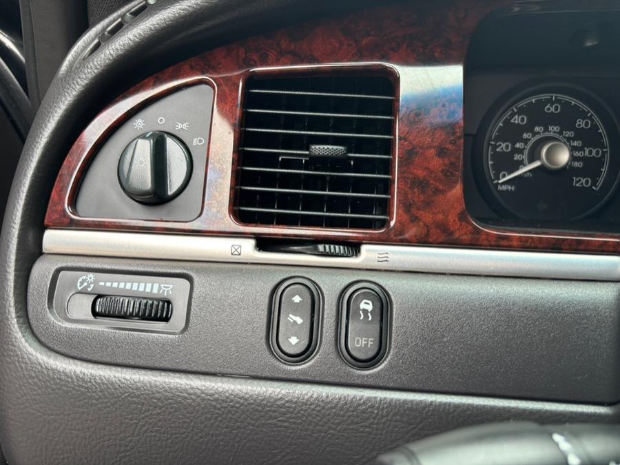 2010 Lincoln Town Car 4dr Sdn Signature Limited, available for sale in New haven, Connecticut | Wilson Maturo Motors. New haven, Connecticut 2010 Lincoln Town Car 4dr Sdn Signature Limited, available for sale in New haven, Connecticut | Wilson Maturo Motors. New haven, Connecticut