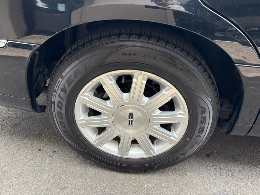 2010 Lincoln Town Car 4dr Sdn Signature Limited, available for sale in New haven, Connecticut | Wilson Maturo Motors. New haven, Connecticut 2010 Lincoln Town Car 4dr Sdn Signature Limited, available for sale in New haven, Connecticut | Wilson Maturo Motors. New haven, Connecticut