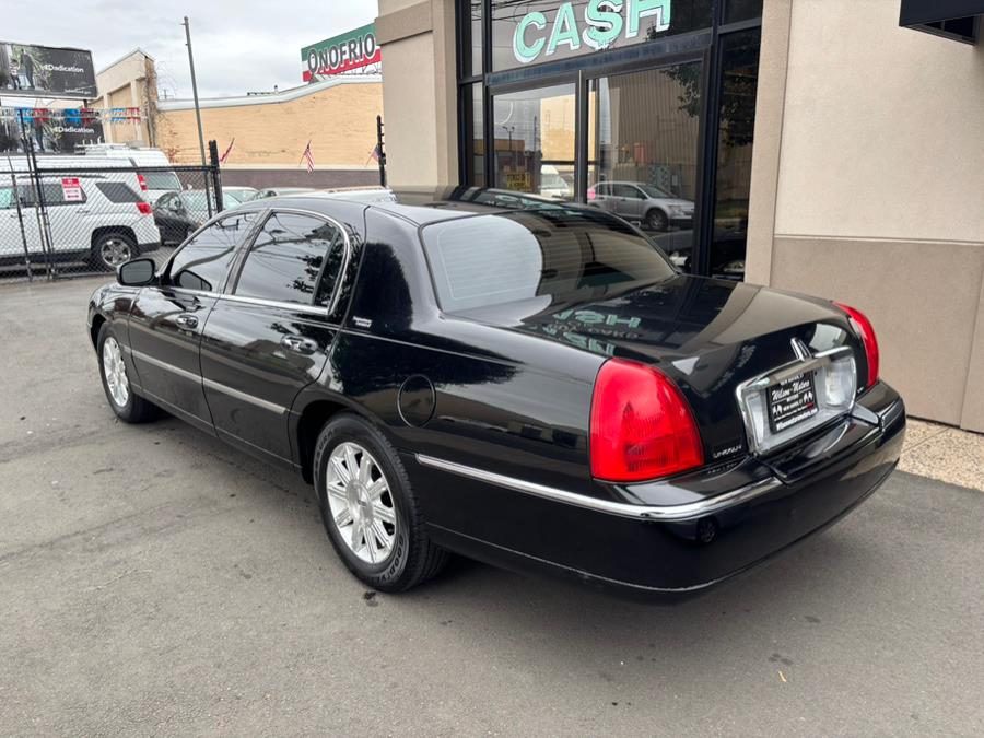 2010 Lincoln Town Car 4dr Sdn Signature Limited, available for sale in New haven, Connecticut | Wilson Maturo Motors. New haven, Connecticut 2010 Lincoln Town Car 4dr Sdn Signature Limited, available for sale in New haven, Connecticut | Wilson Maturo Motors. New haven, Connecticut
