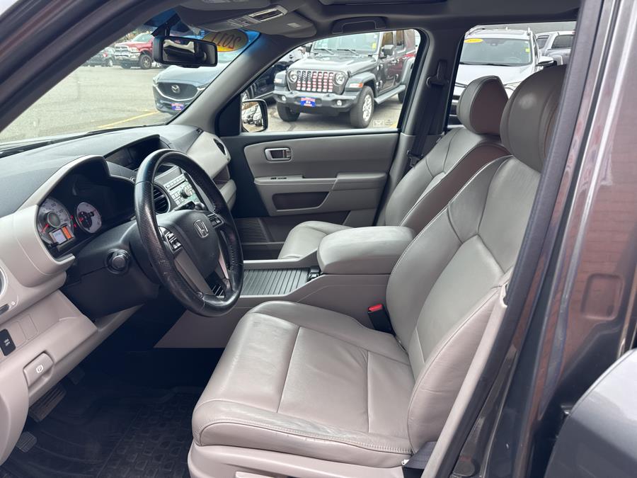 2011 Honda Pilot 4WD 4dr EX-L, available for sale in Waterbury, Connecticut | National Auto Brokers, Inc.. Waterbury, Connecticut 2011 Honda Pilot 4WD 4dr EX-L, available for sale in Waterbury, Connecticut | National Auto Brokers, Inc.. Waterbury, Connecticut