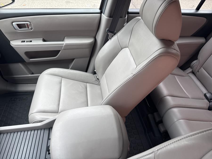 2011 Honda Pilot 4WD 4dr EX-L, available for sale in Waterbury, Connecticut | National Auto Brokers, Inc.. Waterbury, Connecticut 2011 Honda Pilot 4WD 4dr EX-L, available for sale in Waterbury, Connecticut | National Auto Brokers, Inc.. Waterbury, Connecticut