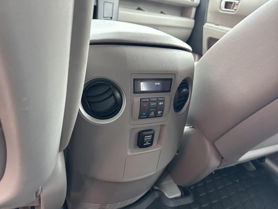 2011 Honda Pilot 4WD 4dr EX-L, available for sale in Waterbury, Connecticut | National Auto Brokers, Inc.. Waterbury, Connecticut 2011 Honda Pilot 4WD 4dr EX-L, available for sale in Waterbury, Connecticut | National Auto Brokers, Inc.. Waterbury, Connecticut
