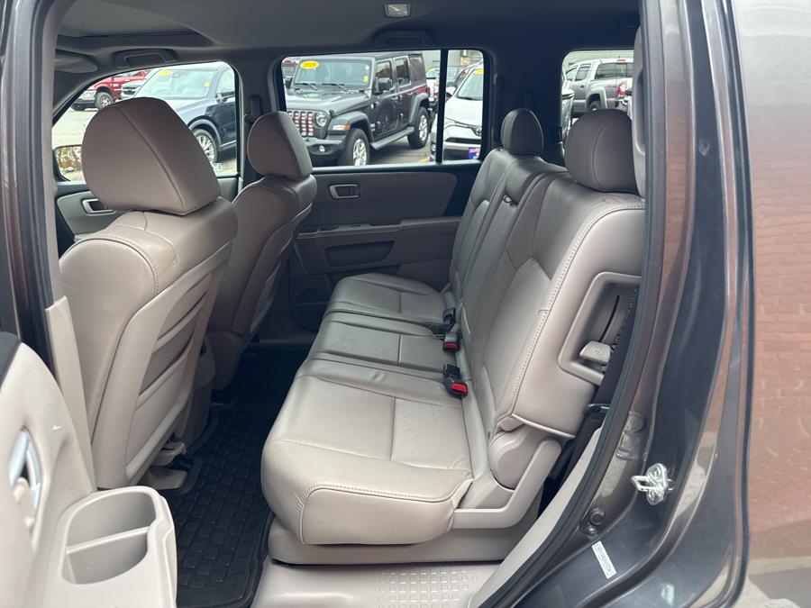 2011 Honda Pilot 4WD 4dr EX-L, available for sale in Waterbury, Connecticut | National Auto Brokers, Inc.. Waterbury, Connecticut 2011 Honda Pilot 4WD 4dr EX-L, available for sale in Waterbury, Connecticut | National Auto Brokers, Inc.. Waterbury, Connecticut