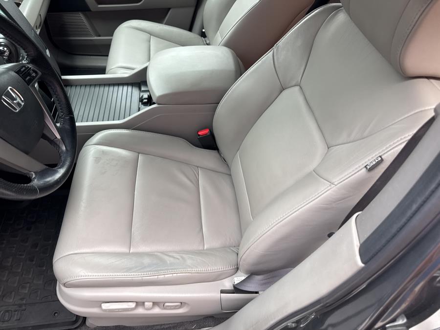 2011 Honda Pilot 4WD 4dr EX-L, available for sale in Waterbury, Connecticut | National Auto Brokers, Inc.. Waterbury, Connecticut 2011 Honda Pilot 4WD 4dr EX-L, available for sale in Waterbury, Connecticut | National Auto Brokers, Inc.. Waterbury, Connecticut