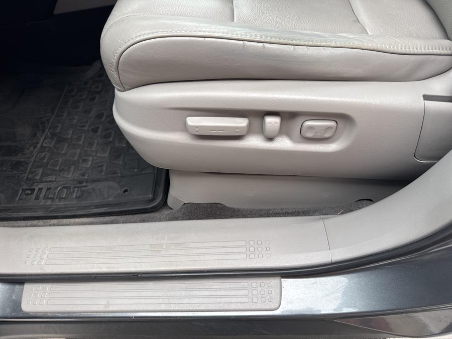 2011 Honda Pilot 4WD 4dr EX-L, available for sale in Waterbury, Connecticut | National Auto Brokers, Inc.. Waterbury, Connecticut 2011 Honda Pilot 4WD 4dr EX-L, available for sale in Waterbury, Connecticut | National Auto Brokers, Inc.. Waterbury, Connecticut