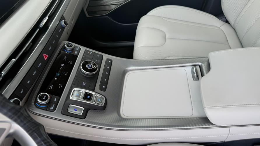 2024 Hyundai Palisade Calligraphy FWD, available for sale in Hialeah, Florida | The Palm Motors LLC. Hialeah, Florida 2024 Hyundai Palisade Calligraphy FWD, available for sale in Hialeah, Florida | The Palm Motors LLC. Hialeah, Florida