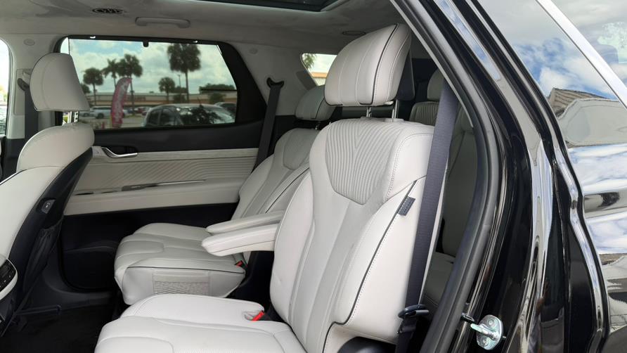 2024 Hyundai Palisade Calligraphy FWD, available for sale in Hialeah, Florida | The Palm Motors LLC. Hialeah, Florida 2024 Hyundai Palisade Calligraphy FWD, available for sale in Hialeah, Florida | The Palm Motors LLC. Hialeah, Florida