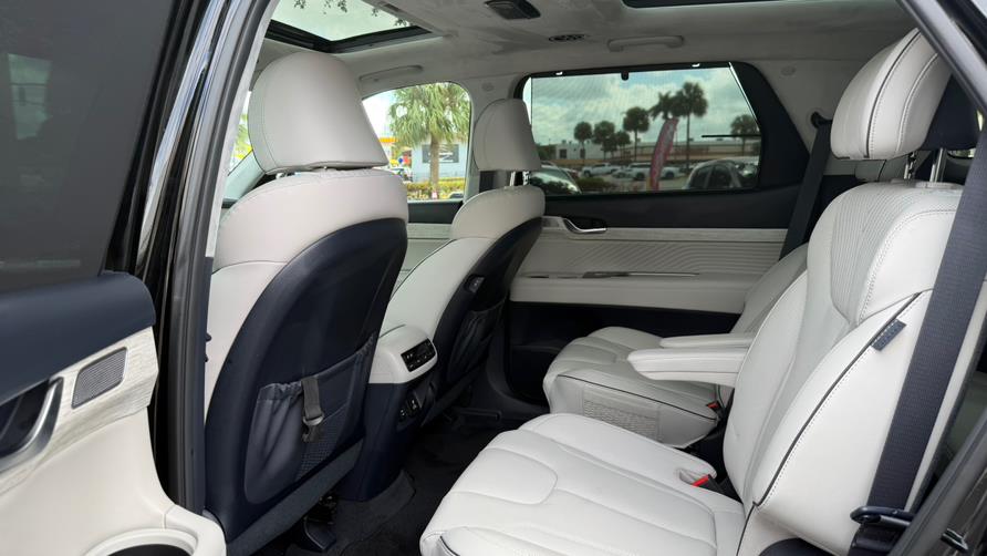 2024 Hyundai Palisade Calligraphy FWD, available for sale in Hialeah, Florida | The Palm Motors LLC. Hialeah, Florida 2024 Hyundai Palisade Calligraphy FWD, available for sale in Hialeah, Florida | The Palm Motors LLC. Hialeah, Florida
