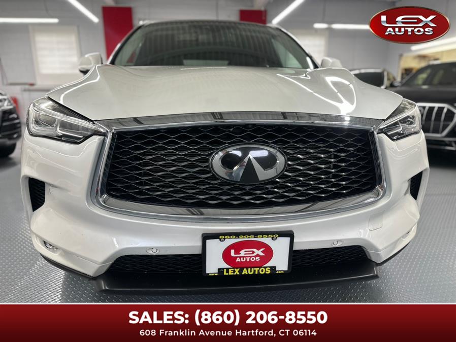 2019 Infiniti QX50 Essential AWD photo 3