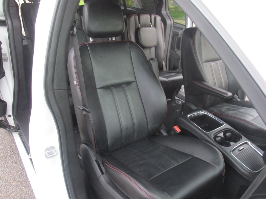 2019 Dodge Grand Caravan GT Wagon, available for sale in Massapequa, New York | South Shore Auto Brokers & Sales. Massapequa, New York 2019 Dodge Grand Caravan GT Wagon, available for sale in Massapequa, New York | South Shore Auto Brokers & Sales. Massapequa, New York