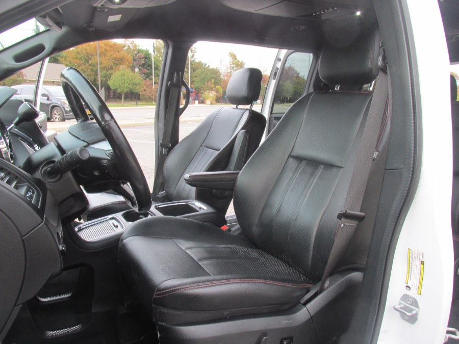 2019 Dodge Grand Caravan GT Wagon, available for sale in Massapequa, New York | South Shore Auto Brokers & Sales. Massapequa, New York 2019 Dodge Grand Caravan GT Wagon, available for sale in Massapequa, New York | South Shore Auto Brokers & Sales. Massapequa, New York