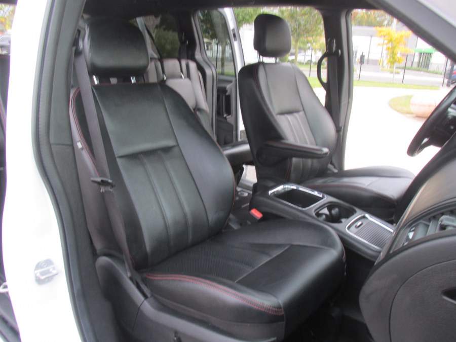 2019 Dodge Grand Caravan GT Wagon, available for sale in Massapequa, New York | South Shore Auto Brokers & Sales. Massapequa, New York 2019 Dodge Grand Caravan GT Wagon, available for sale in Massapequa, New York | South Shore Auto Brokers & Sales. Massapequa, New York