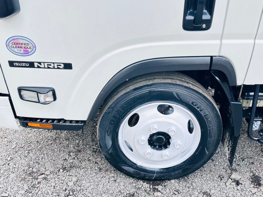2022 Isuzu NRR 16FT DRY BOX + 19500LB GVW +  CREW CAB + NO CDL, available for sale in South Amboy, New Jersey | NJ Truck Spot. South Amboy, New Jersey 2022 Isuzu NRR 16FT DRY BOX + 19500LB GVW +  CREW CAB + NO CDL, available for sale in South Amboy, New Jersey | NJ Truck Spot. South Amboy, New Jersey