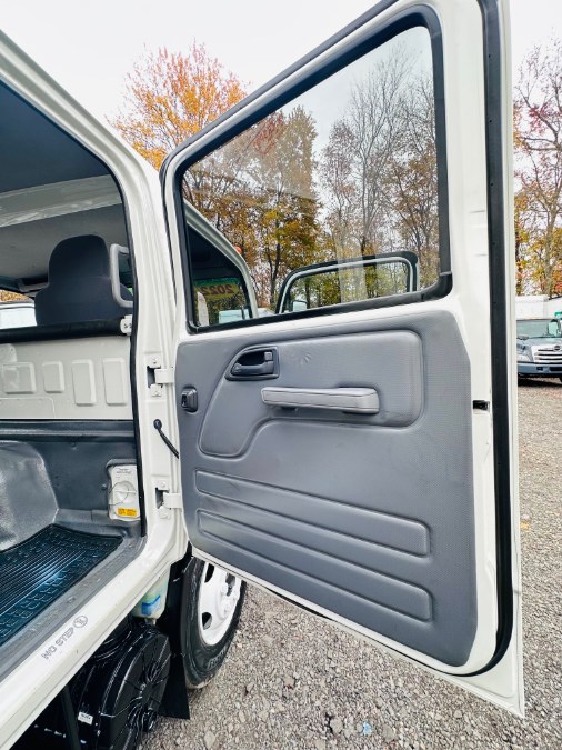 2022 Isuzu NRR 16FT DRY BOX + 19500LB GVW +  CREW CAB + NO CDL, available for sale in South Amboy, New Jersey | NJ Truck Spot. South Amboy, New Jersey 2022 Isuzu NRR 16FT DRY BOX + 19500LB GVW +  CREW CAB + NO CDL, available for sale in South Amboy, New Jersey | NJ Truck Spot. South Amboy, New Jersey