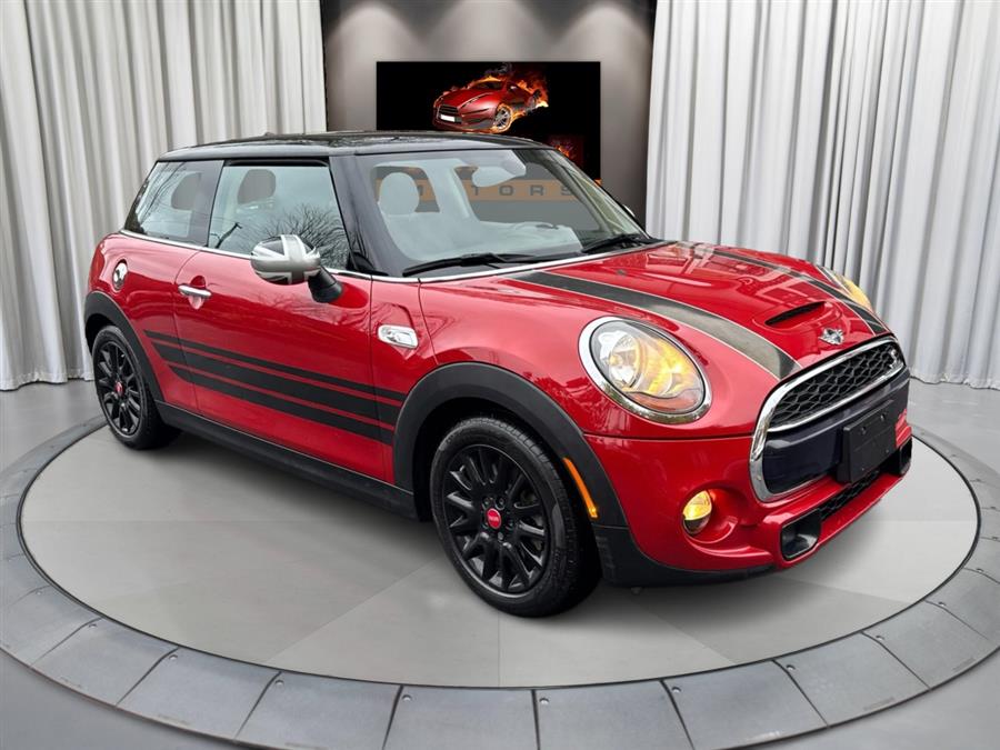 Used 2016 MINI Cooper Hardtop in Canton, Connecticut | Lava Motors. Canton, Connecticut