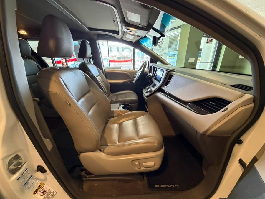 2015 Toyota Sienna 5dr 7-Pass Van XLE AWD (Natl), available for sale in West Hartford, Connecticut | AutoMax. West Hartford, Connecticut 2015 Toyota Sienna 5dr 7-Pass Van XLE AWD (Natl), available for sale in West Hartford, Connecticut | AutoMax. West Hartford, Connecticut