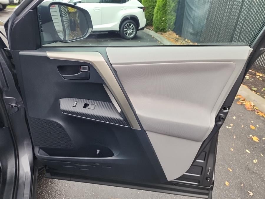 2013 Toyota RAV4 AWD 4dr XLE (Natl), available for sale in Islip, New York | L.I. Auto Gallery. Islip, New York 2013 Toyota RAV4 AWD 4dr XLE (Natl), available for sale in Islip, New York | L.I. Auto Gallery. Islip, New York