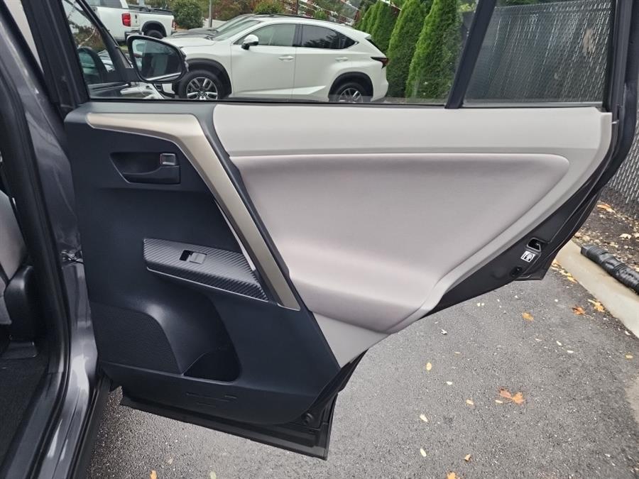 2013 Toyota RAV4 AWD 4dr XLE (Natl), available for sale in Islip, New York | L.I. Auto Gallery. Islip, New York 2013 Toyota RAV4 AWD 4dr XLE (Natl), available for sale in Islip, New York | L.I. Auto Gallery. Islip, New York