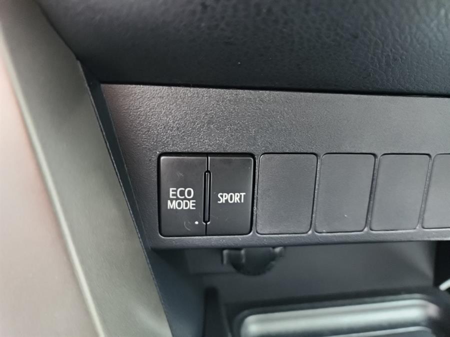 2013 Toyota RAV4 AWD 4dr XLE (Natl), available for sale in Islip, New York | L.I. Auto Gallery. Islip, New York 2013 Toyota RAV4 AWD 4dr XLE (Natl), available for sale in Islip, New York | L.I. Auto Gallery. Islip, New York