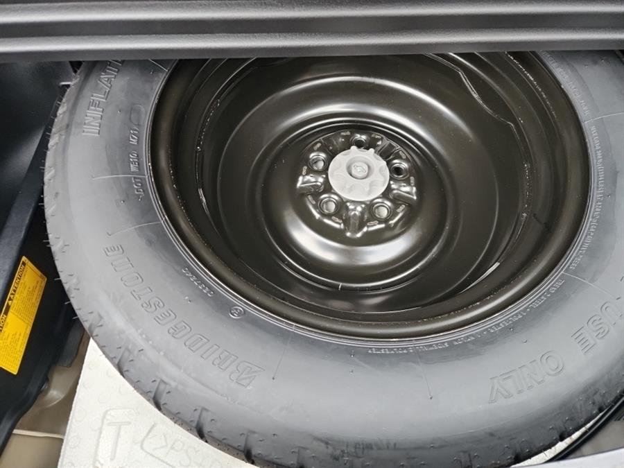 2013 Toyota RAV4 AWD 4dr XLE (Natl), available for sale in Islip, New York | L.I. Auto Gallery. Islip, New York 2013 Toyota RAV4 AWD 4dr XLE (Natl), available for sale in Islip, New York | L.I. Auto Gallery. Islip, New York