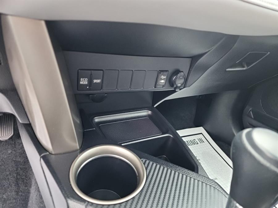 2013 Toyota RAV4 AWD 4dr XLE (Natl), available for sale in Islip, New York | L.I. Auto Gallery. Islip, New York 2013 Toyota RAV4 AWD 4dr XLE (Natl), available for sale in Islip, New York | L.I. Auto Gallery. Islip, New York