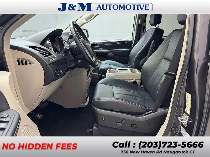 2016 Chrysler Town & Country Touring, available for sale in Naugatuck, Connecticut | J&M Automotive Sls&Svc LLC. Naugatuck, Connecticut 2016 Chrysler Town & Country Touring, available for sale in Naugatuck, Connecticut | J&M Automotive Sls&Svc LLC. Naugatuck, Connecticut
